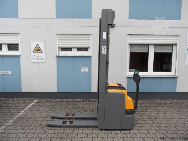 High Lift stacker Jungheinrich EJC 214 - 553 Stunden - E-Lenkung