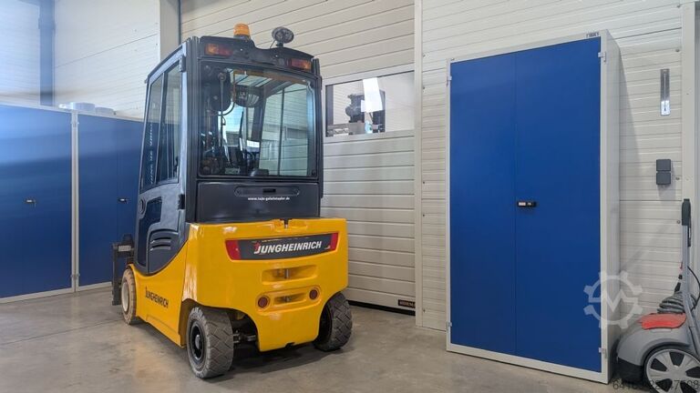 Electric 4-wheel forklift Jungheinrich EFG 320 GE120-480DZ
