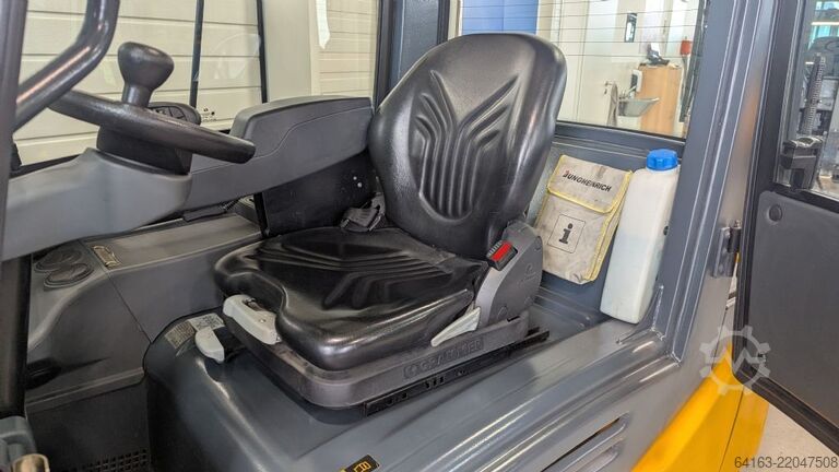 Electric 4-wheel forklift Jungheinrich EFG 320 GE120-480DZ