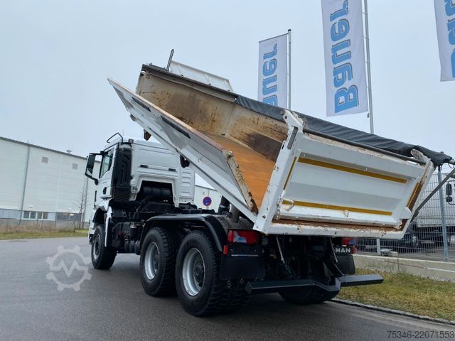 Three-sided tipper truck MAN TGS/26.510/6x4 BL/Bordmatik/Retarder/90to/82 tkm