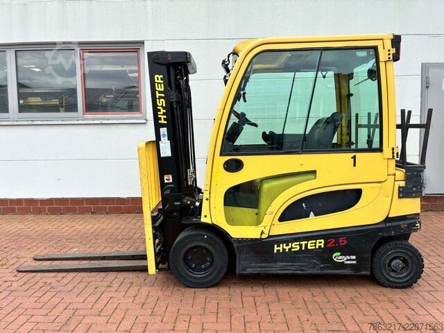 Electric 4-wheel forklift Hyster J 2.5 XN