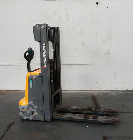Pallet Stackers Jungheinrich EJC 112 LI ION 2.5m/ free lift/ 2051h