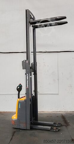 Pallet Stackers Jungheinrich EJC 112 LI ION 3.2m/ 698h/ 2020y