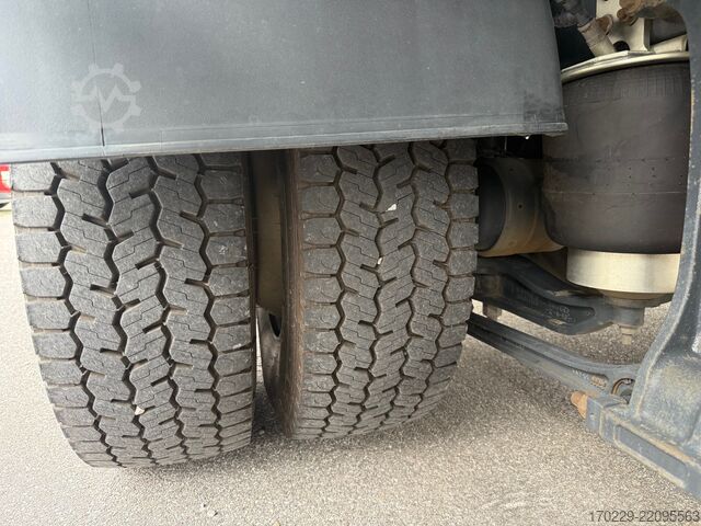 Truck with flatbed and tail lift Iveco eurocargo 160-250