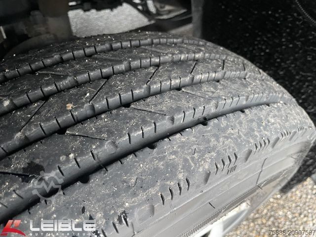 Box van DAF LF210FA*Junge*Dhollandia-LBW*Klima*