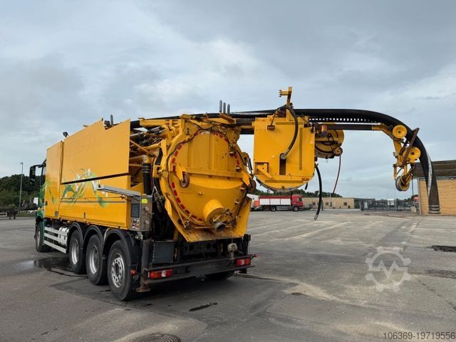 Vacuum tank truck MERCEDES-BENZ 3258 RHD 8x4-4 Wiedemann Super 1000 Recycler