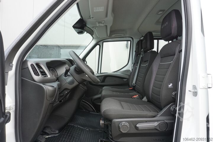 Pick-up van Iveco Daily Pritsche DoKa 35S18 Sitze+ACC+LED+NAVI+GARANTIE