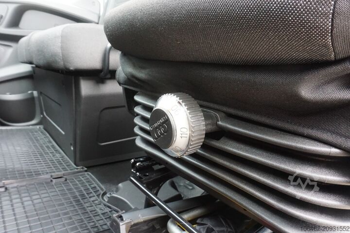 Pick-up van Iveco Daily Pritsche DoKa 35S18 Sitze+ACC+LED+NAVI+GARANTIE