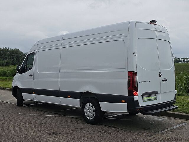 High-roof van MERCEDES-BENZ ESPRINTER 81 kWh wltp 302 kms