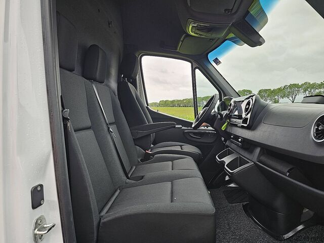 High-roof van MERCEDES-BENZ ESPRINTER 81 kWh wltp 302 kms