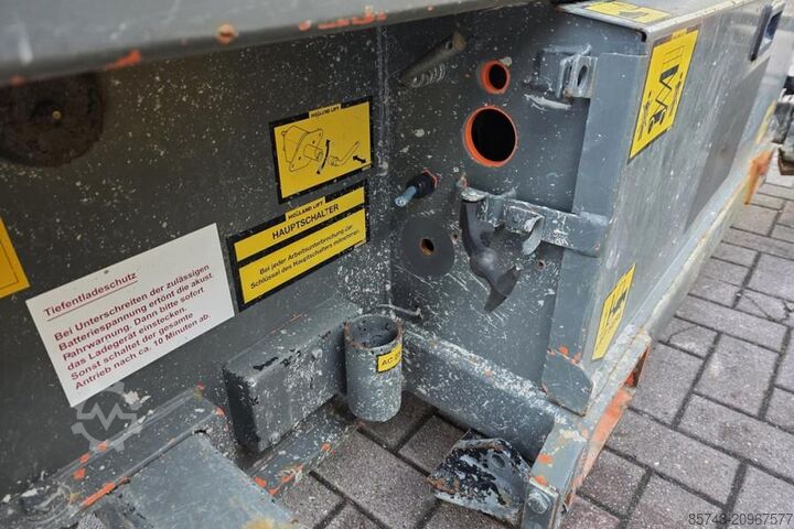 Scissor lift Holland Lift Ecostar HL-11816 As-Is, For Parts, Electric, 14m W