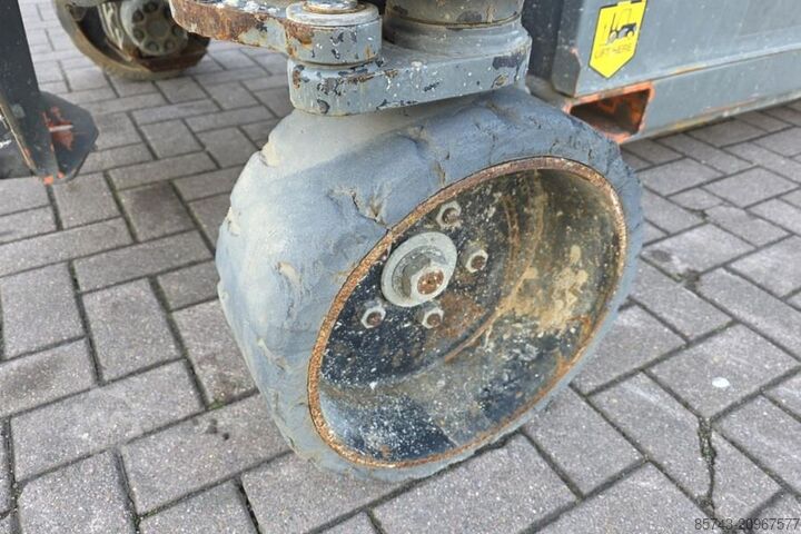 Scissor lift Holland Lift Ecostar HL-11816 As-Is, For Parts, Electric, 14m W