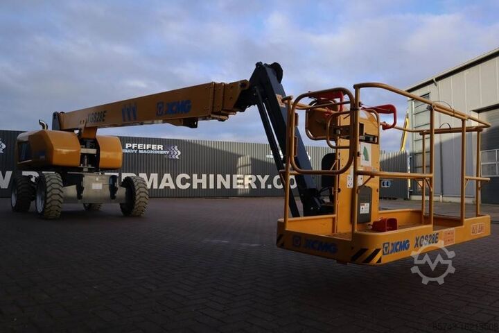 Teleskopbühne XCMG XGS28E Valid inspection, *Guarantee! Diesel, 4x4 D