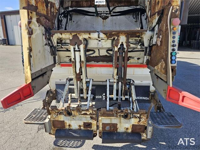 Garbage truck Volvo FM370 6x2 1-chamber compactor truck with Zoeller b