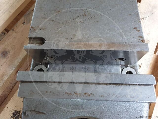 Machine vice 200mm jaw width