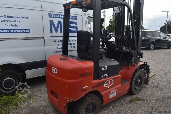 4-wheel forklift EP EFL 252
