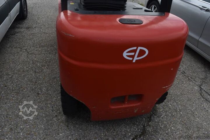 4-wheel forklift EP EFL 252
