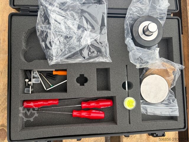 Vickers Härteprüfgerät Mitutoyo HV-100 AUTOVICK System + Vision Unit Twardościomierz Vickers Mitutoyo HV-100 System AUTOVICK + Vision Unit Twardościomierz Vickers Mitutoyo HV-100 System AUTOVICK + Vision Unit