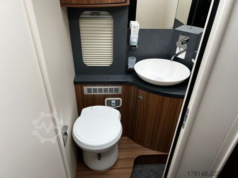 Integrated camper Eura Mobil Integra 890 EB