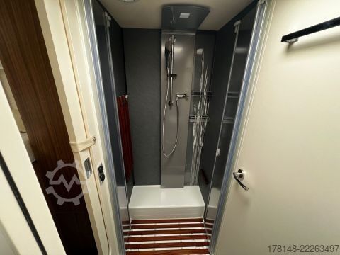 Integrated camper Eura Mobil Integra 890 EB