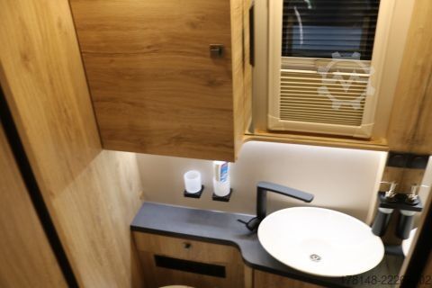 Semi-integrated camper Eura Mobil Profila T 720 EB Mondial Edition
