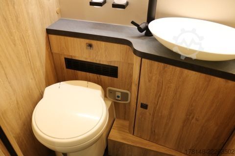 Semi-integrated camper Eura Mobil Profila T 720 EB Mondial Edition