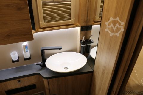 Semi-integrated camper Eura Mobil Profila T 720 EB Mondial Edition