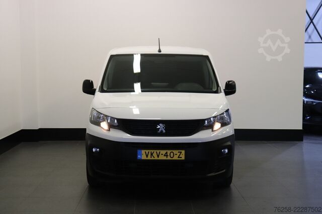 Panel van Peugeot Partner 1.2 110PK Benzine - Airco - Navi - Crui...
