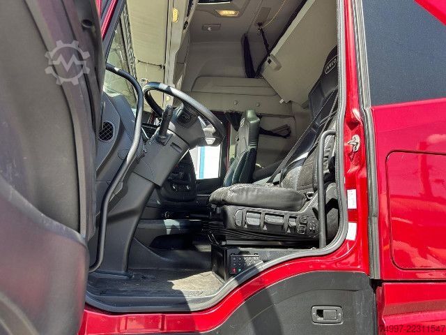 Standard tractor unit IVECO AS440S46T/P / Retarder / Leder