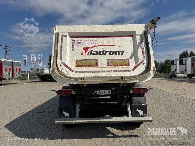 Tipper semitrailer Schmitz Cargobull Tipper Steel half pipe body 28m³