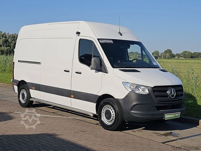 High-roof van MERCEDES-BENZ ESPRINTER 55 kWh 168 km wltp