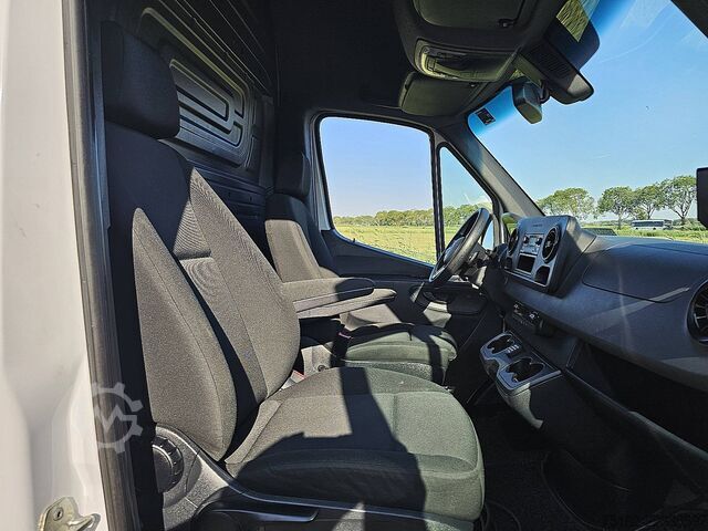 High-roof van MERCEDES-BENZ ESPRINTER 55 kWh 168 km wltp
