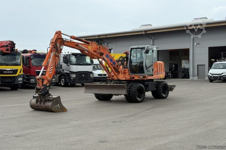 Straßenwalze Hitachi FH120W Mobilbagger / Swiss-Vehicle