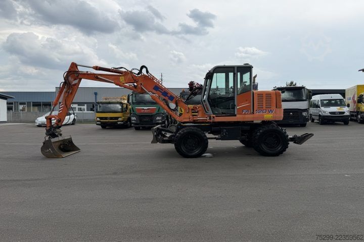 Straßenwalze Hitachi FH120W Mobilbagger / Swiss-Vehicle
