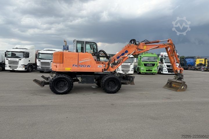 Straßenwalze Hitachi FH120W Mobilbagger / Swiss-Vehicle