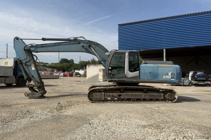 Straßenwalze Hitachi ZX250LCN-3 / Swiss-Vehicle