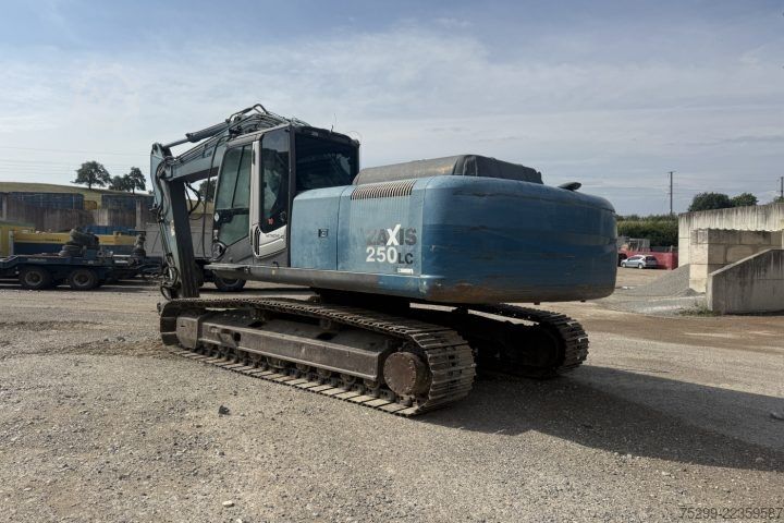 Straßenwalze Hitachi ZX250LCN-3 / Swiss-Vehicle