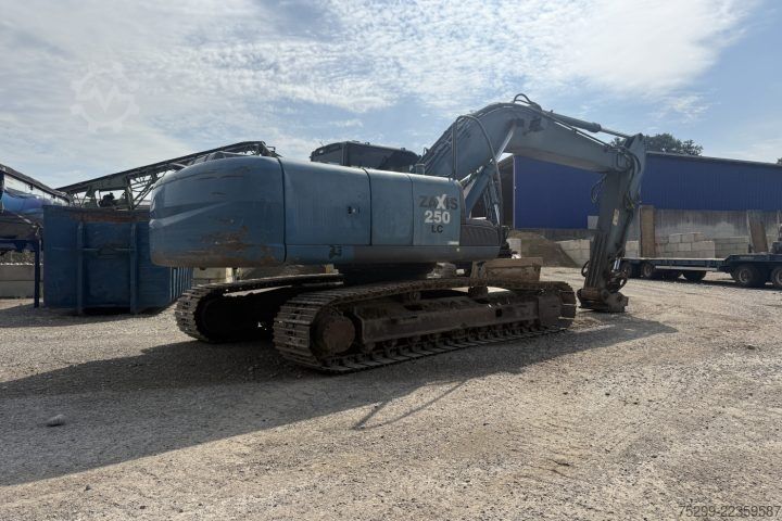 Straßenwalze Hitachi ZX250LCN-3 / Swiss-Vehicle
