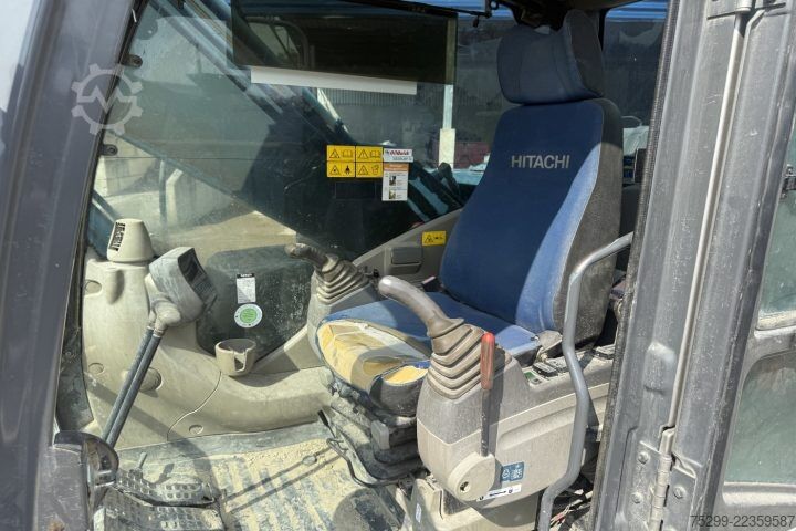 Straßenwalze Hitachi ZX250LCN-3 / Swiss-Vehicle