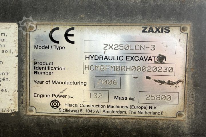 Straßenwalze Hitachi ZX250LCN-3 / Swiss-Vehicle