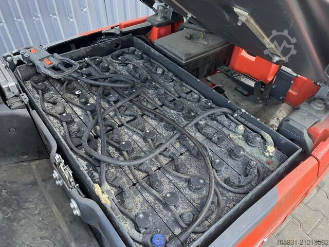 Electric 3-wheel forklift Linde E16C-02