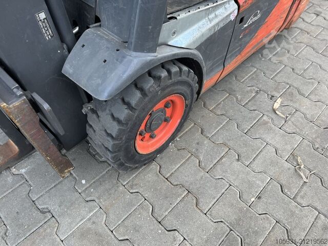 Electric 3-wheel forklift Linde E16C-02