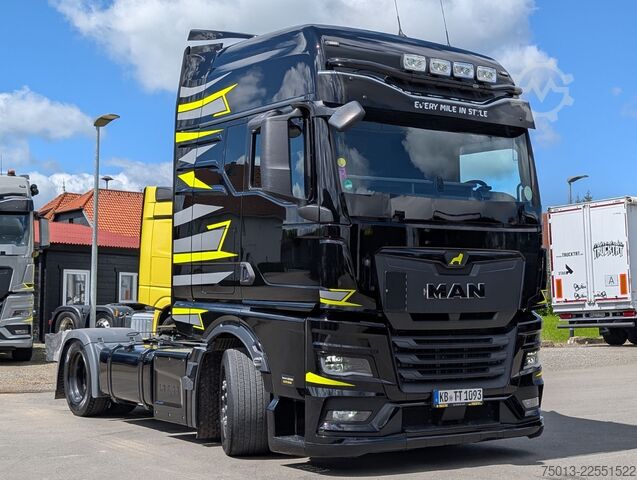 Volumen SZM MAN TGX 18.520 LL SA Mega, "LONEWOLF"