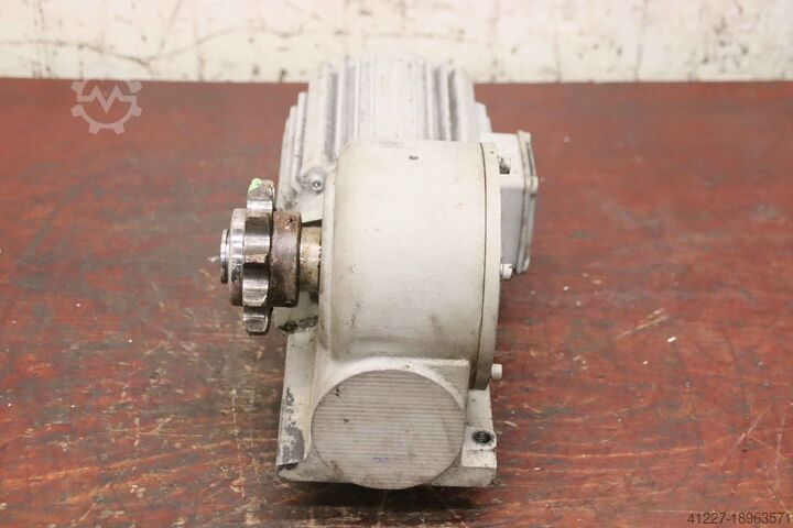 Gear motor 1.1/1.5 kW 31/47 rpm EMB OB-04,6/4 S
