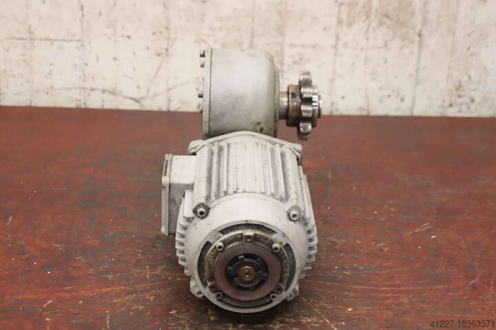Gear motor 1.1/1.5 kW 31/47 rpm EMB OB-04,6/4 S