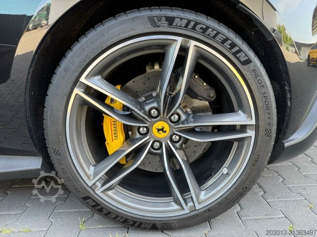 Van FERRARI Roma Coupe Schwarz