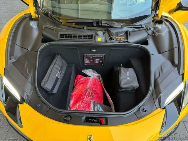 Van FERRARI 296 GTB Coupe