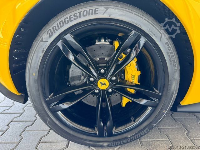 Van FERRARI 296 GTB Coupe