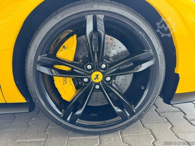 Van FERRARI 296 GTB Coupe