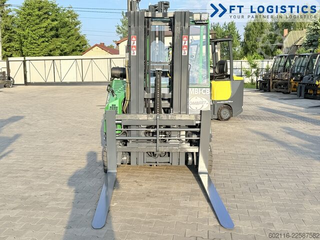 4-way forklift Combilift CB3000 DIESEL TRIPLEX 4900 POSITIONER